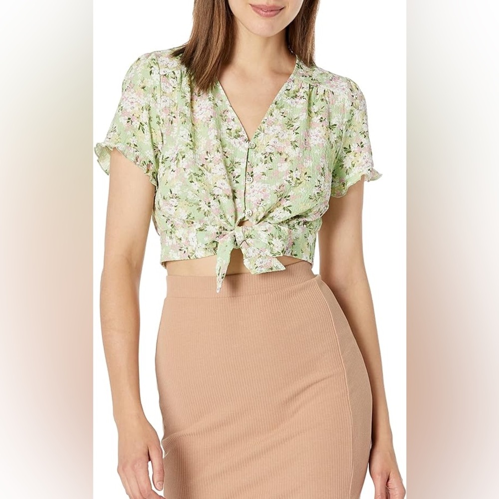 BCBGeneration Short Sleeve Button Up Tie Front Top in Dainty Romance BNWT